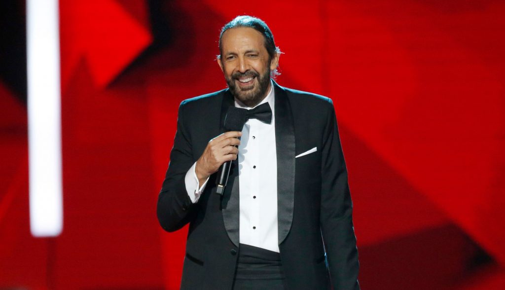 Juan Luis Guerra adaptado a los nuevos tiempos: estrenó «Corazón Enamorado»