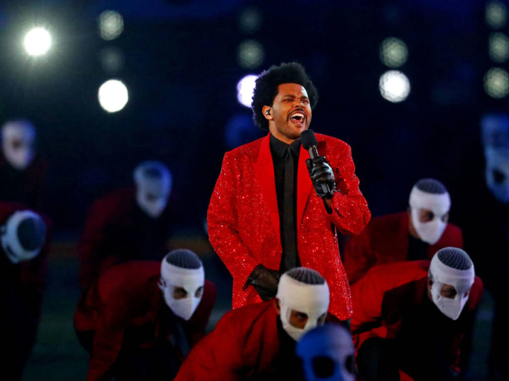Así pasó The Weeknd en la Super Bowl 2021. Mira su actuación completa.