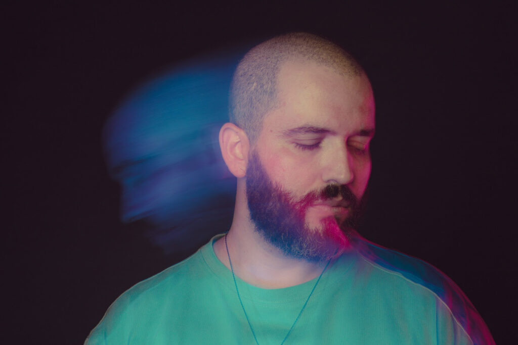 DIEGO GONZÁLEZ presenta la canción «Ezpecial»