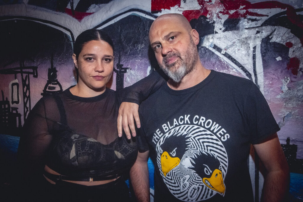 CONÉ VECINO presenta «Algo como esto» feat. Vicky Ripa